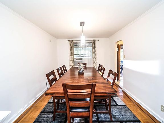 5th image of 2442 Barker Ave