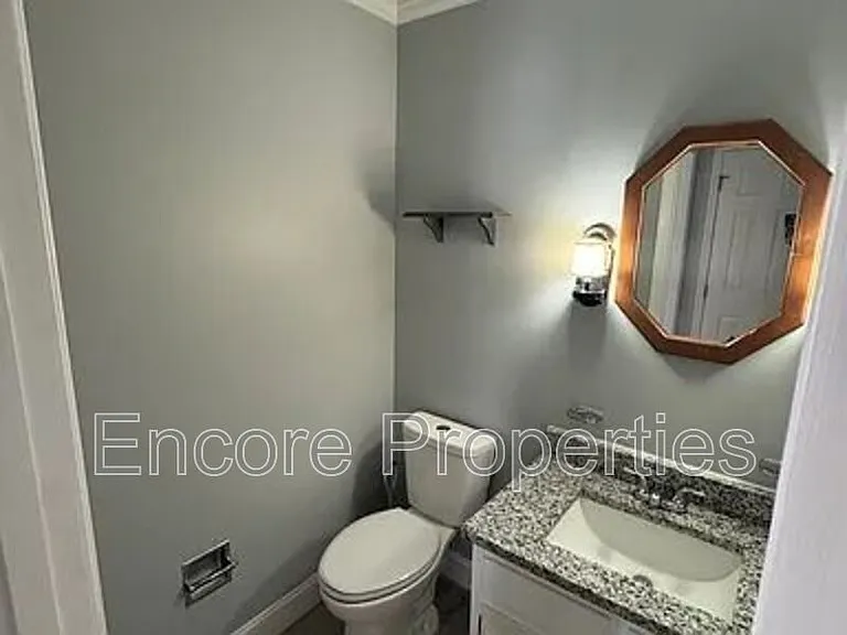 2102 Oakcrest Ct — Photo 6