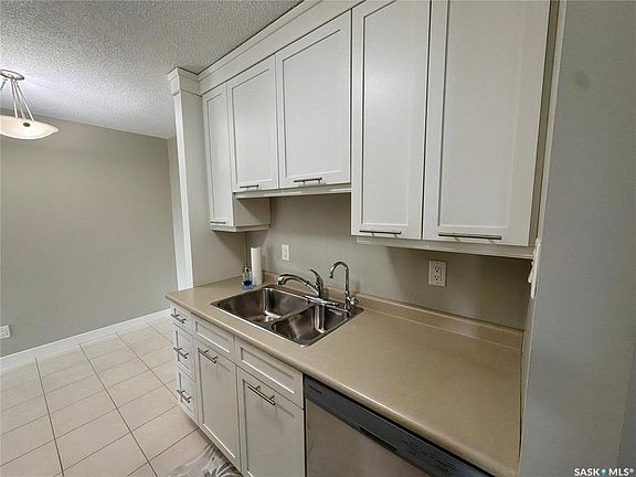 4th image of UNIT 206-4615 Rae STREET