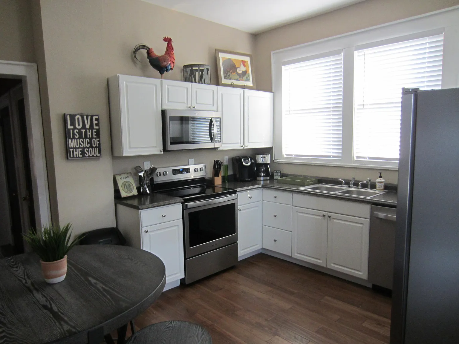 1115 N 6th Ave — Photo 3