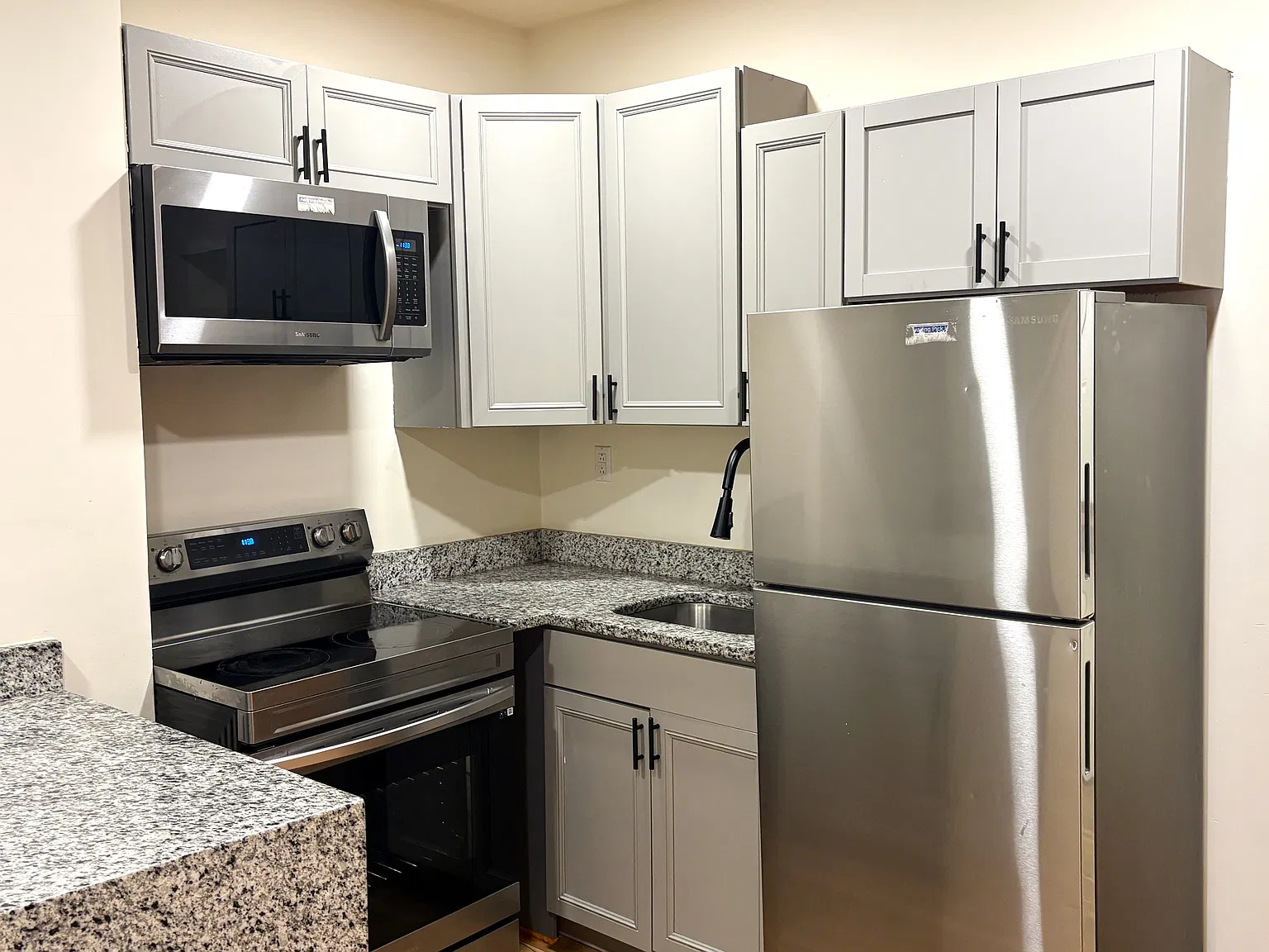 2 bed, 1300 sqft, $1,500 — Photo 2
