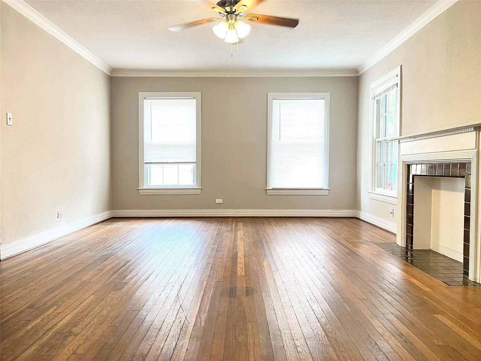 3 bed, 1.5 bath, 1861 sqft, $2,000 — Photo 3