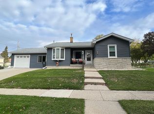 553 E Reinel St, Jefferson, WI 53549
