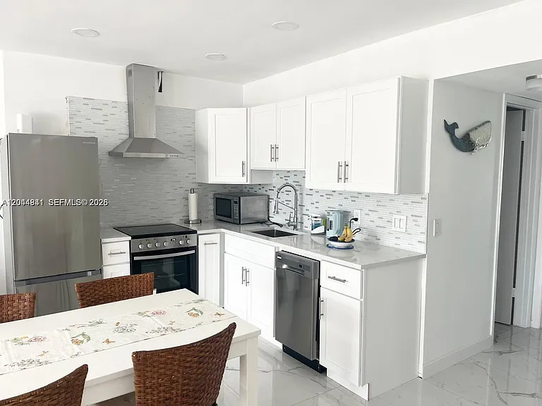 340 Oakridge S #340 — Photo 7