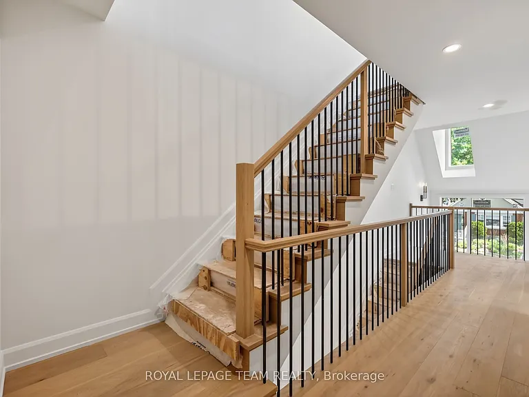 608 Tweedsmuir Ave #A — Photo 31