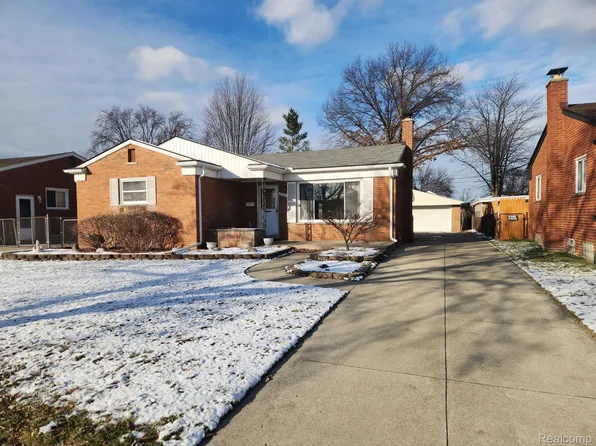 8395 Darlene St, Warren, MI 48093