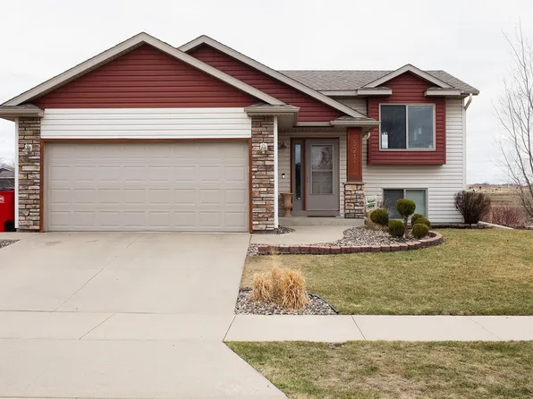 5211 Castleview Dr NW, Rochester, MN 55901