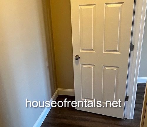 5th image of 602 Willow St