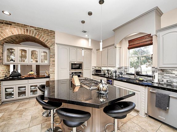 2nd image of 6 E Matisse Meadow Ct