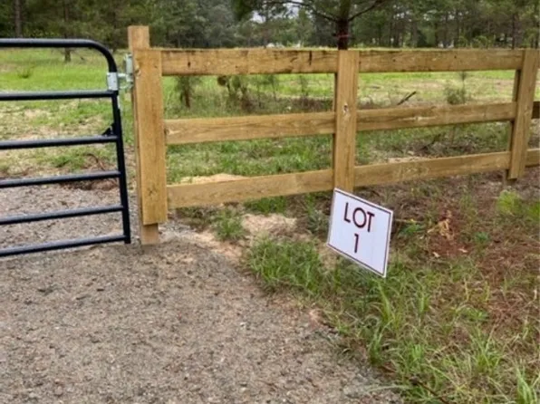 Hollywood Rd, Sanford, NC 27332