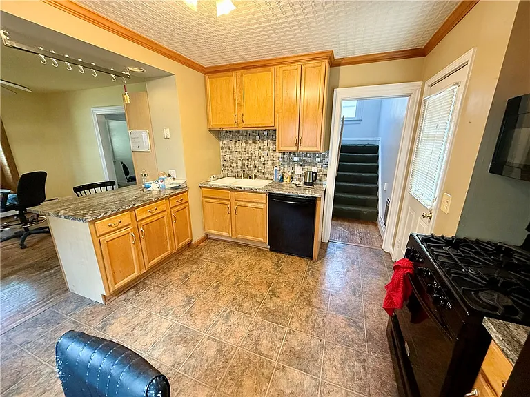 29 Highland Ave — Photo 4