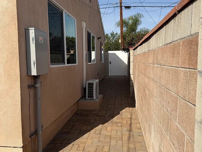 1803 James Pl — Photo 22