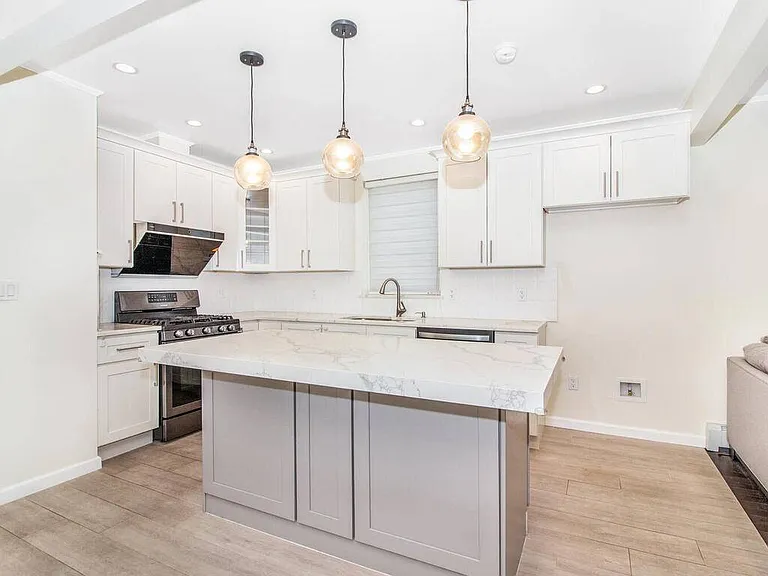 1141 Pugsley Ave #1 — Photo 3