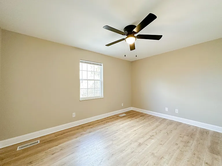 809 Teaberry Ln #B — Photo 6
