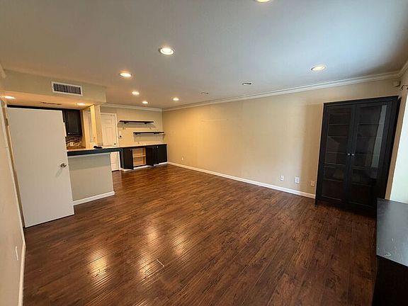 5th image of 8750 Park Ln APT 102