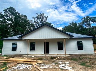 240 Carriage Ln, Gladewater, TX 75647