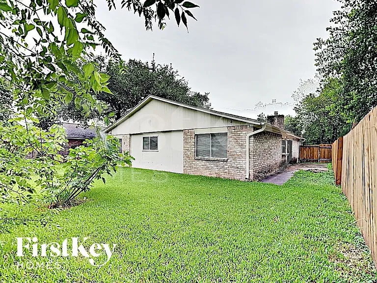 10615 Heather Hill Dr — Photo 14