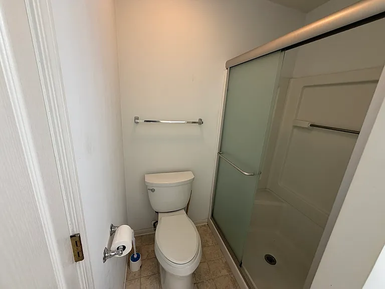 465 Metropolitan St — Photo 9