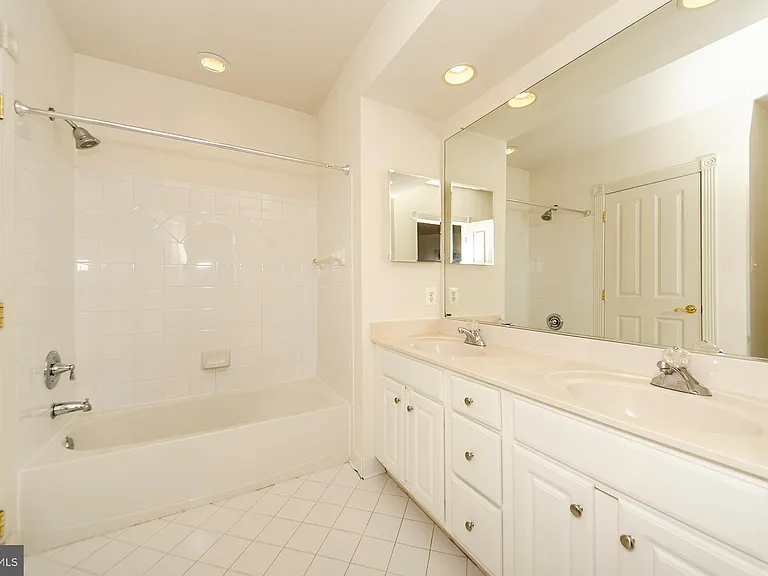 9005 Edgepark Rd — Photo 26