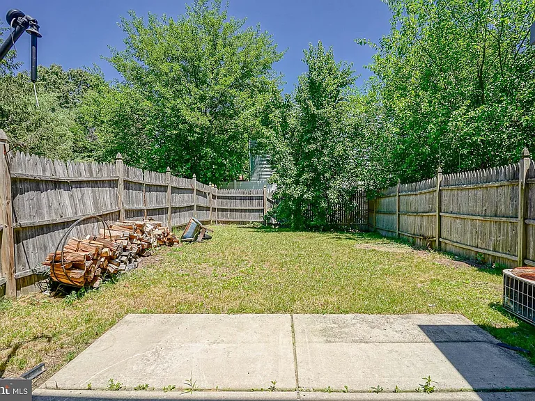 2205 Elberta Ln — Photo 23