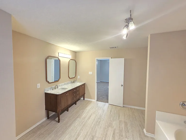 8138 Mossberg Dr — Photo 32