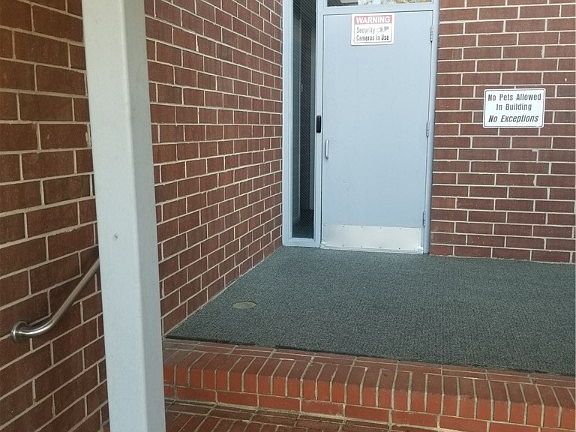 4th image of 1100 Clarendon St #107