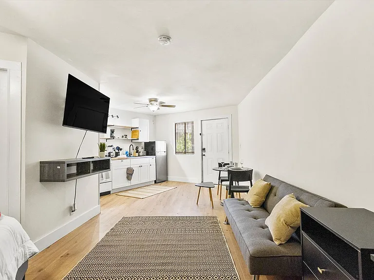 3801 Triana Blvd SW — Photo 7