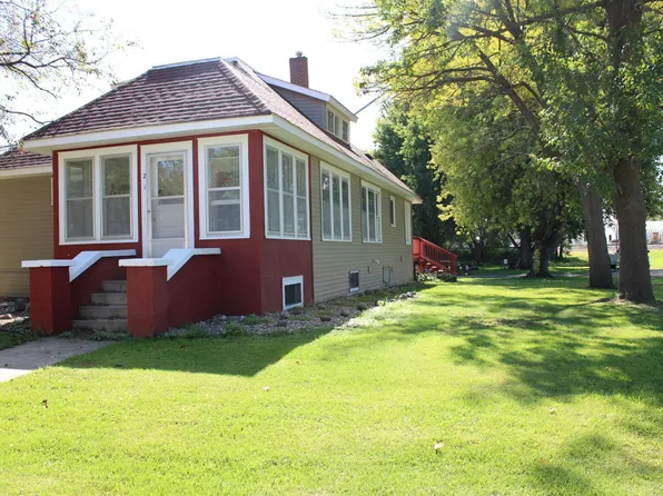 201 Emerson Ave NE, Renville, MN 56284