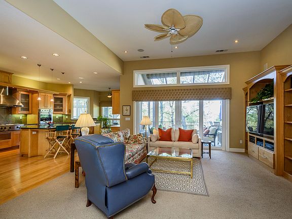 4th image of 16 Moss Wood Ct