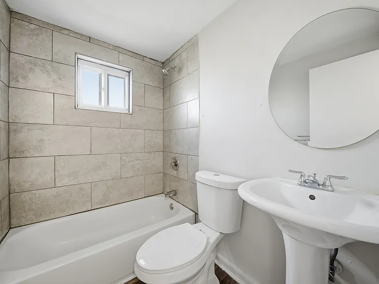 572 Rose Marie Ave — Photo 6