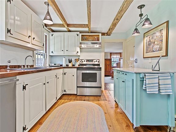 4th image of 29 Winsor Ave