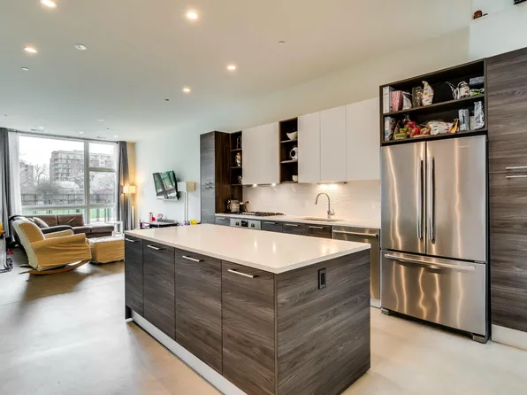 443 W Hobbie St, Chicago, IL 60610