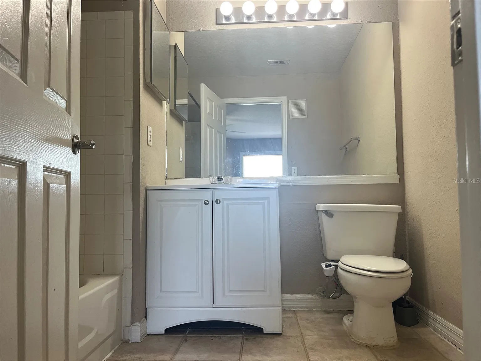 2 bed, 1003 sqft, $1,650 — Photo 3