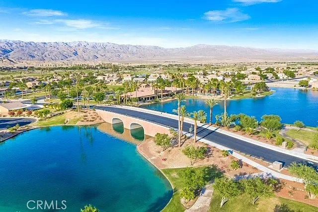 4 bed, 4.5 bath, 2697 sqft, $5,900 — Photo 4