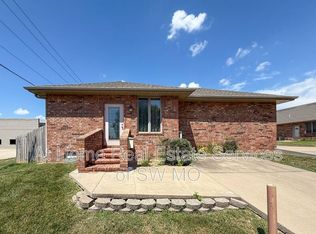 5575 N 17th St, Ozark, MO 65721