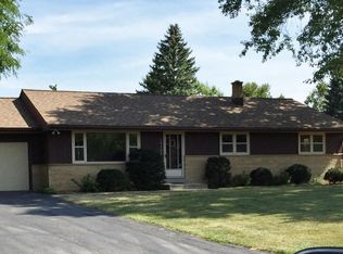 N54W15305 Beaver Dr, Menomonee Falls, WI 53051
