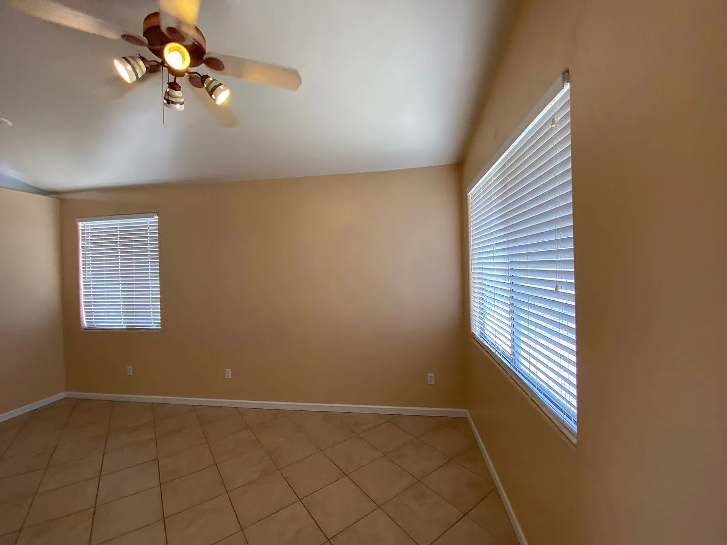 Charming 3-Bedroom, 2-Bath Home in Rita Ranch — Photo 3