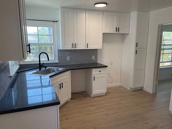 4th image of 5325 Whitsett Ave APT 4