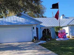 1040 Carnation Dr, Sebastian, FL 32958