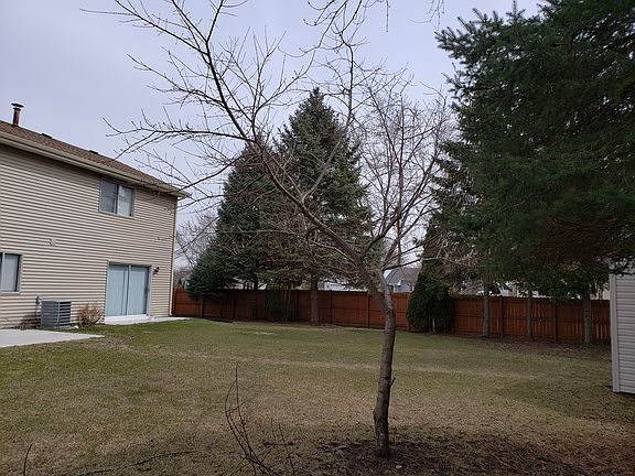 5th image of 30W211 Leominster Ct