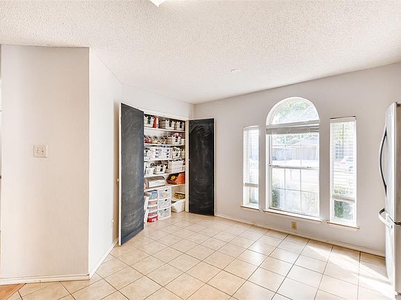 4th image of 401 Valley Mills Dr