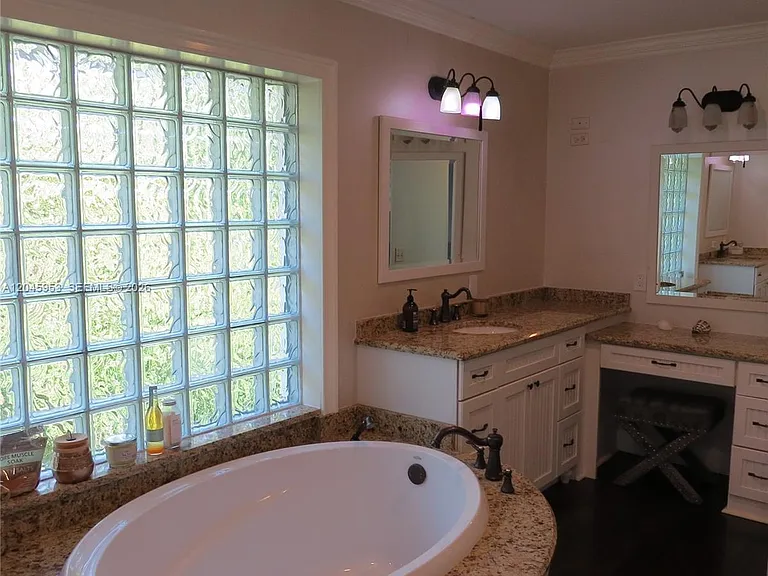 542 N Cypress Dr — Photo 18