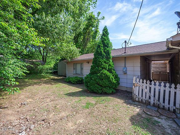 3rd image of 964 Meadow St