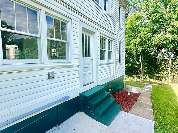 5th image of 817 Rose Ave