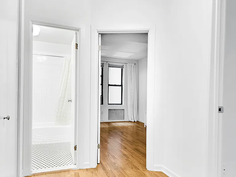 226 E 70th St #3G — Photo 5