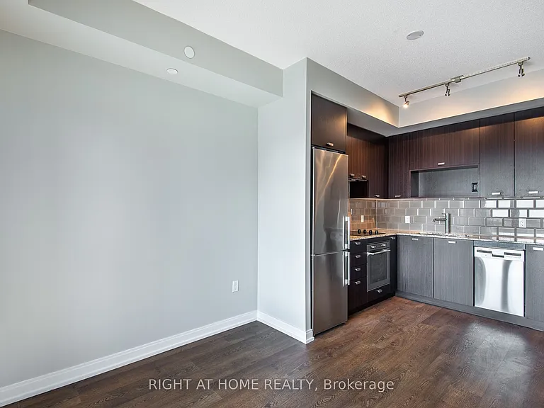 275 Village Green Sq #3225 — Photo 3
