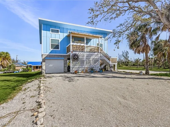 2740 Olive St, Saint James City, FL 33956