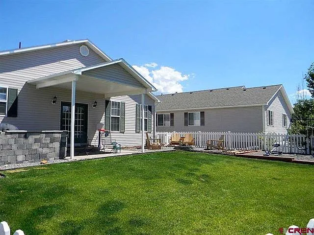 3 bed, 1360 sqft, $1,900 — Photo 2