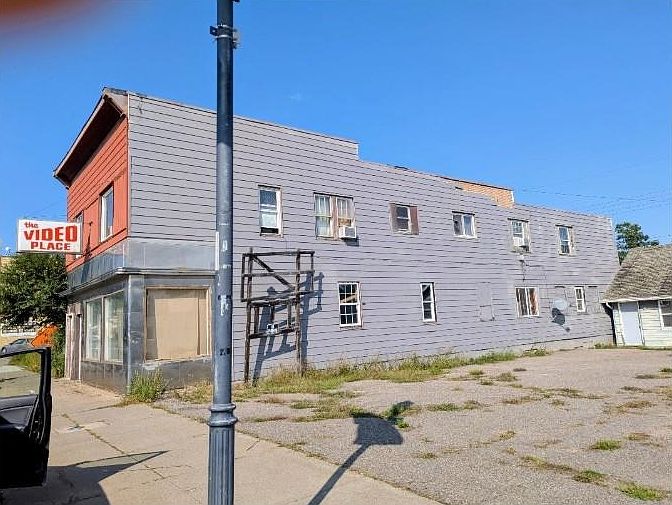 2nd image of 2328 1st Ave
