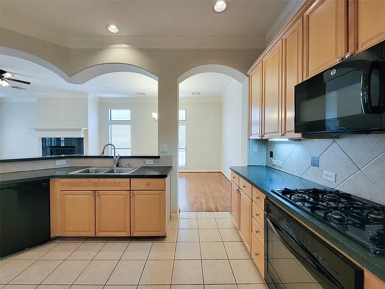 604 Reinerman St — Photo 21